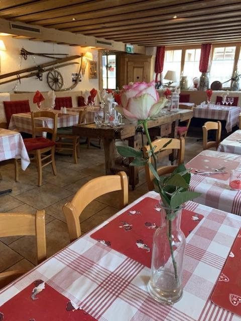Auberge De L'Ours Vers L'Eglise エクステリア 写真