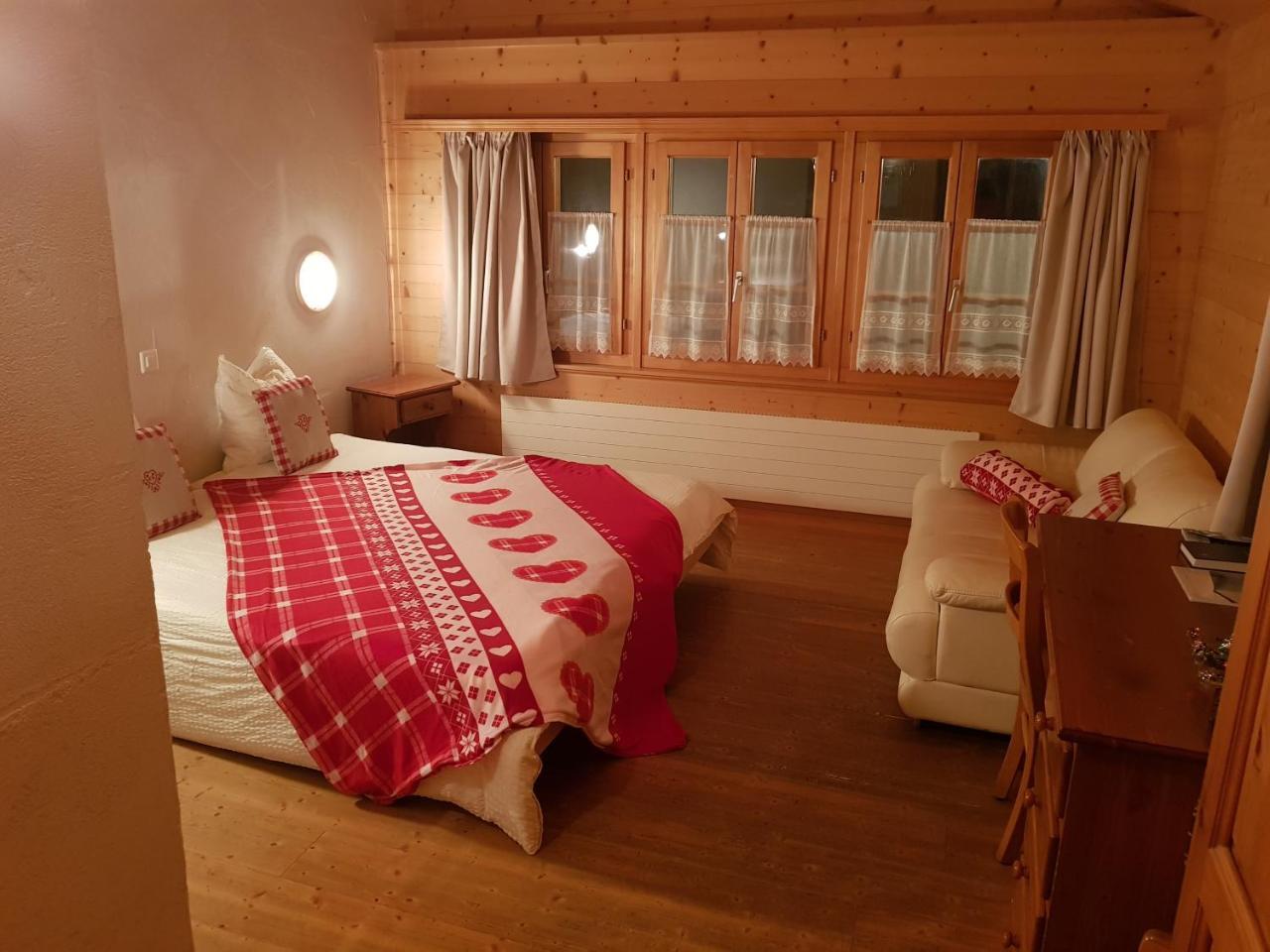 Auberge De L'Ours Vers L'Eglise エクステリア 写真